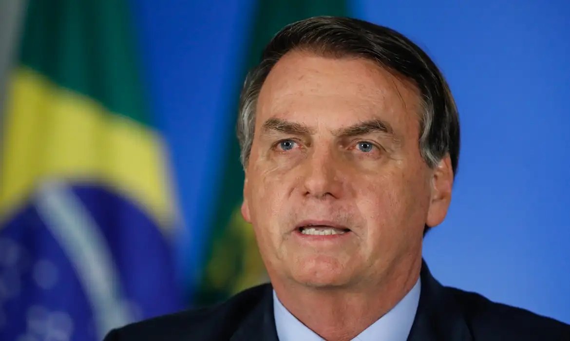 Barroso pede que Zanin e Dino se manifestem sobre pedido da defesa de Bolsonaro