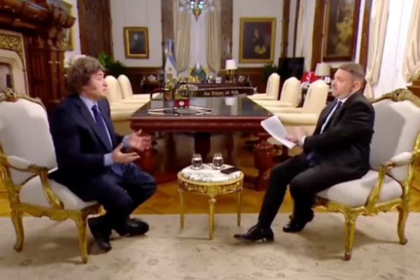 $LIBRA: Assessor interrompe entrevista de Milei sobre escândalo de criptomoedas, e vídeo é editado