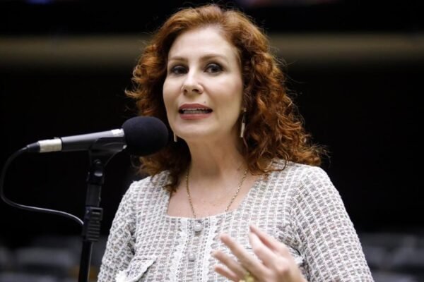 PCO sai em defesa de Zambelli: ‘Juízes anularam 1 mi de votos’
