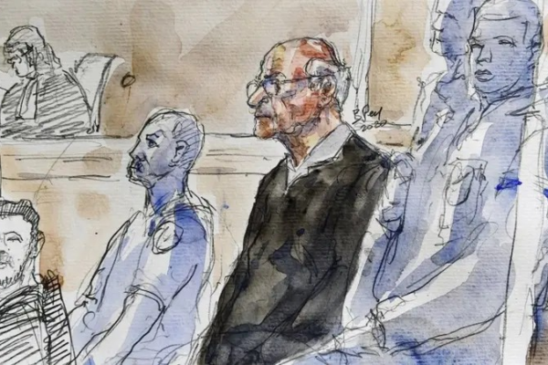 O ex-cirurgião acusado de abusar de 299 crianças anestesiadas que agora enfrenta julgamento na França