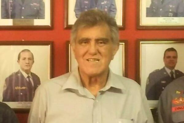 Coronel reformado da PM sofre infarto, cai da escada, bate a cabeça e morre aos 80 anos
