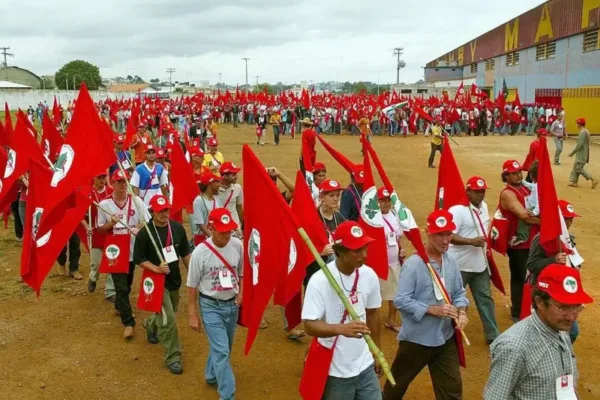 A guerra política e fashion dos bonés, que vai do Oscar a Brasília e envolve até a China