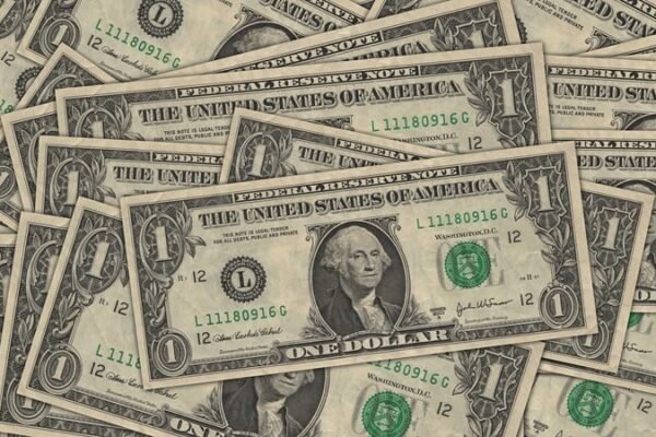 BC reduz reservas em dólares e aumenta vulnerabilidade do Brasil, afirmam economistas