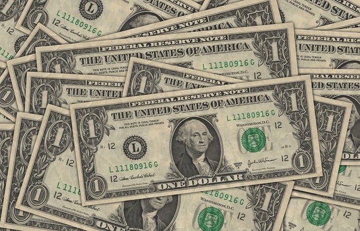 BC reduz reservas em dólares e aumenta vulnerabilidade do Brasil, afirmam economistas