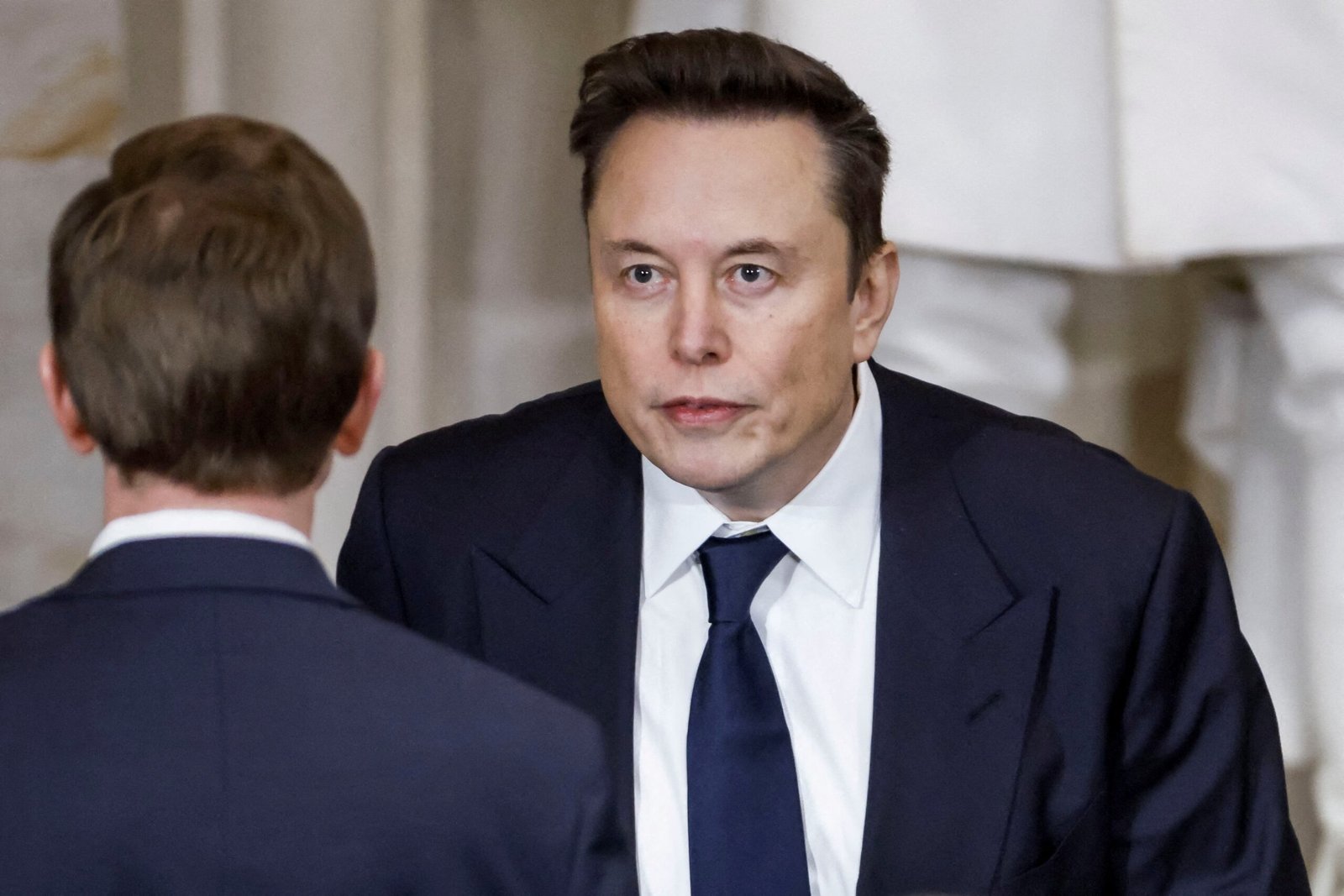 Elon Musk nega que vá cortar sinal da Starlink na Ucrânia se país não aceitar acordo sobre minérios