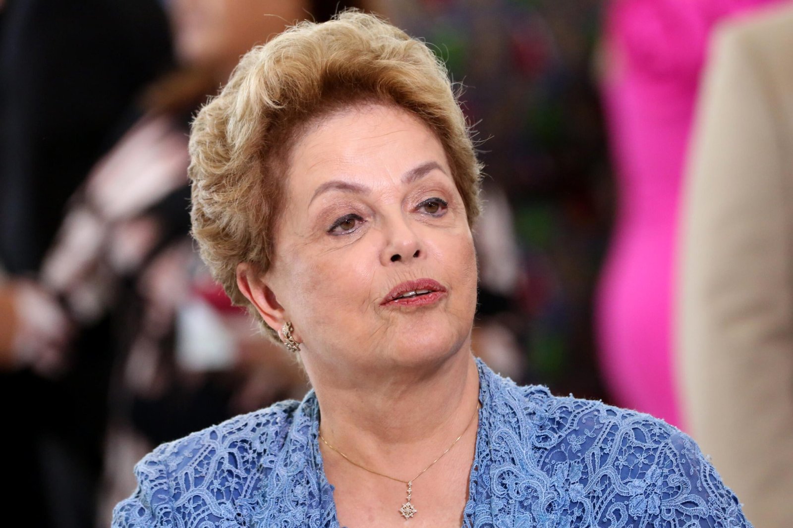 Dilma teve inflamação no ‘nervo do equilíbrio’, responde bem a tratamento e deve ter alta na China nos próximos dias