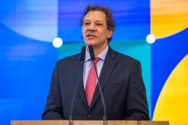 Haddad entrega a Motta lista de projetos prioritários para a economia; veja