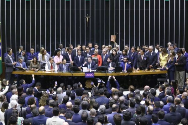 Hugo Motta, em seu 1º discurso: ‘Ninguém é dono da Constituição’