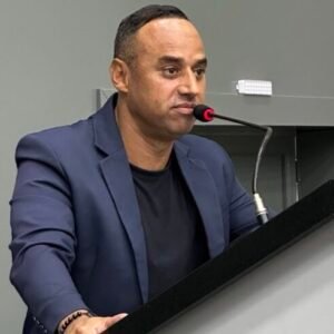 Câmara de Embu das Artes aprova retirada de GCMs da segurança de secretários, mas Gustavo do Rancho nada contra a maré e vira o centro das atenções