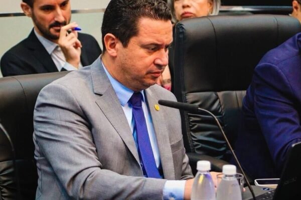 Delegado descarta envolvimento de Eduardo Nóbrega em investigação sobre ataque forjado