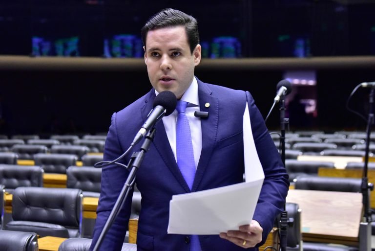Projeto torna obrigatório serviço de atendimento ao consumidor para setores regulados pelo governo
