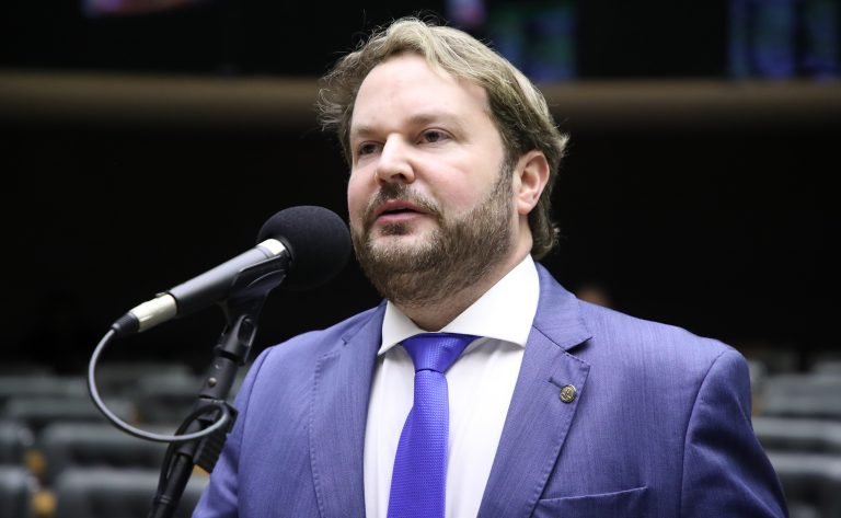Projeto reduz encargos de empresas que adotarem programa com escalas de trabalho alternativas