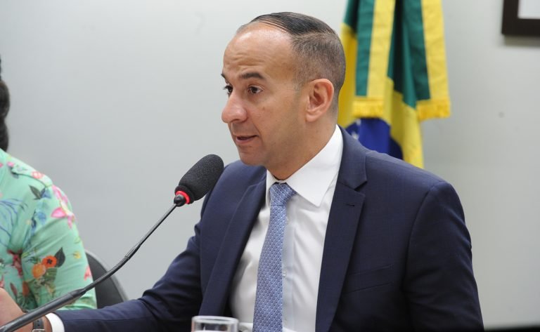 Projeto prevê que acessibilidade seja garantida na regulamentação de serviços como Uber