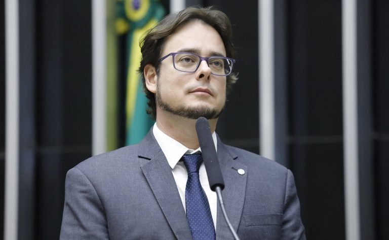 Projeto prevê dedução no IR para quem doar a fundos do meio ambiente e de emergência climática