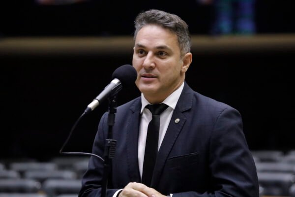 Deputado Sanderson denuncia Lula no TCU por abuso de poder político 