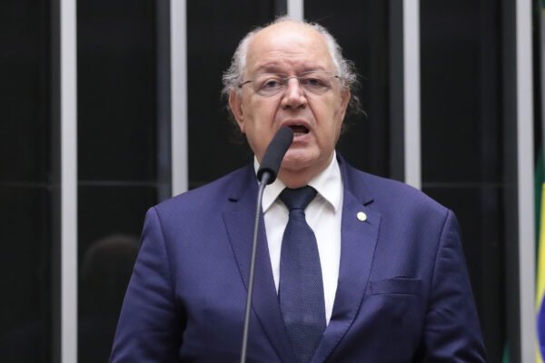 PEC do Semipresidencialismo avança na Câmara