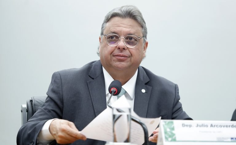 Presidente da Comissão de Orçamento espera solução rápida para impasses com emendas parlamentares