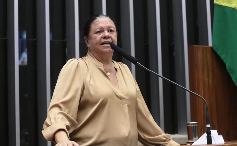 Projeto permite readmitir empregados públicos demitidos sem justa causa entre 1995 e 2002