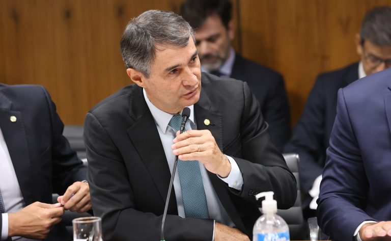 Projeto proíbe cobrança de encargo tarifário em geração a combustível fóssil