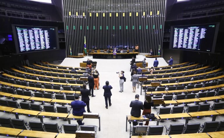 Deputados analisam projeto que institui o Dia Nacional para a Ação Climática; acompanhe