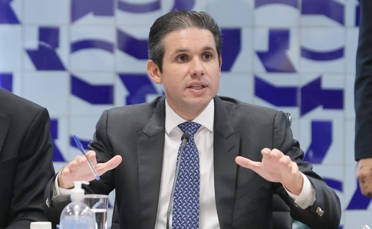 Motta vai instalar comissão para discutir implantação do voto distrital misto