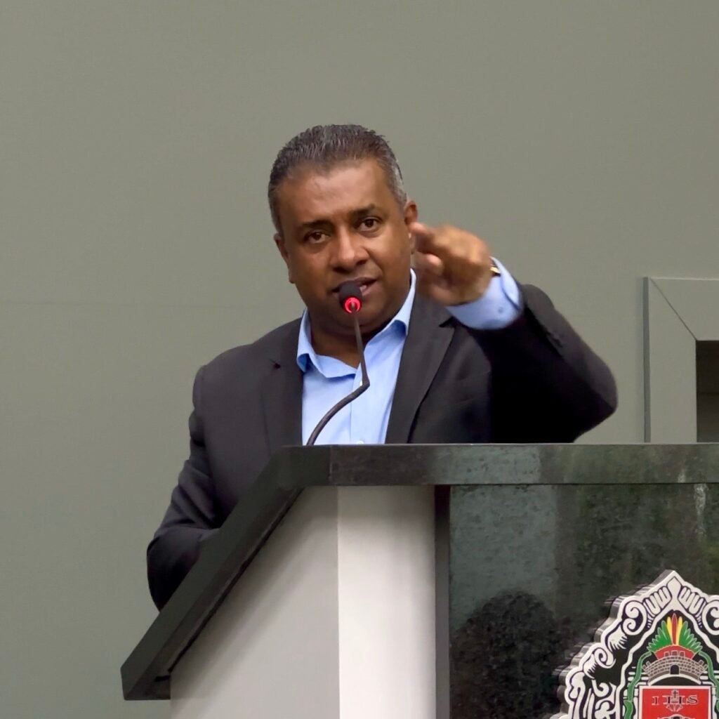 Vereador Índio Silva Denuncia Atrasos de Salários e Pressiona Secretário de Finanças em Embu das Artes