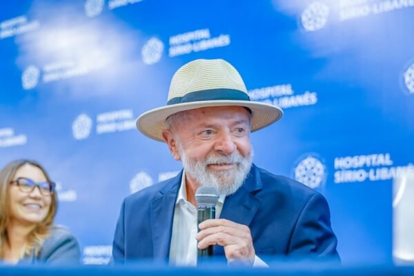 Exames de Lula mostram ausência de hematomas