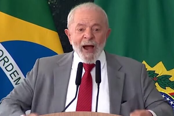 Lula, em mensagem ao Congresso: ‘Brasil está menos pobre e com mais renda’