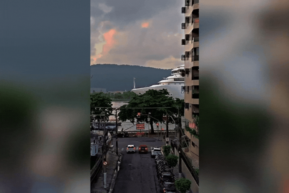 Piloto de drone registra navio ‘invadindo’ cidade no litoral de SP; ASSISTA