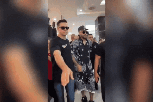 Sósia de Neymar causa alvoroço no litoral de SP após retorno do príncipe ao Santos FC; VÍDEO
