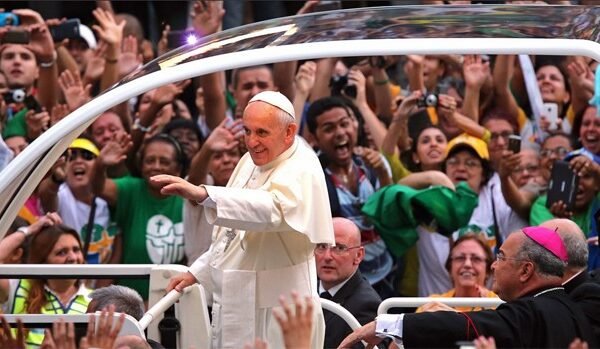 Papa Francisco ordena boletins detalhados sobre a própria saúde e quebra tabus do Vaticano