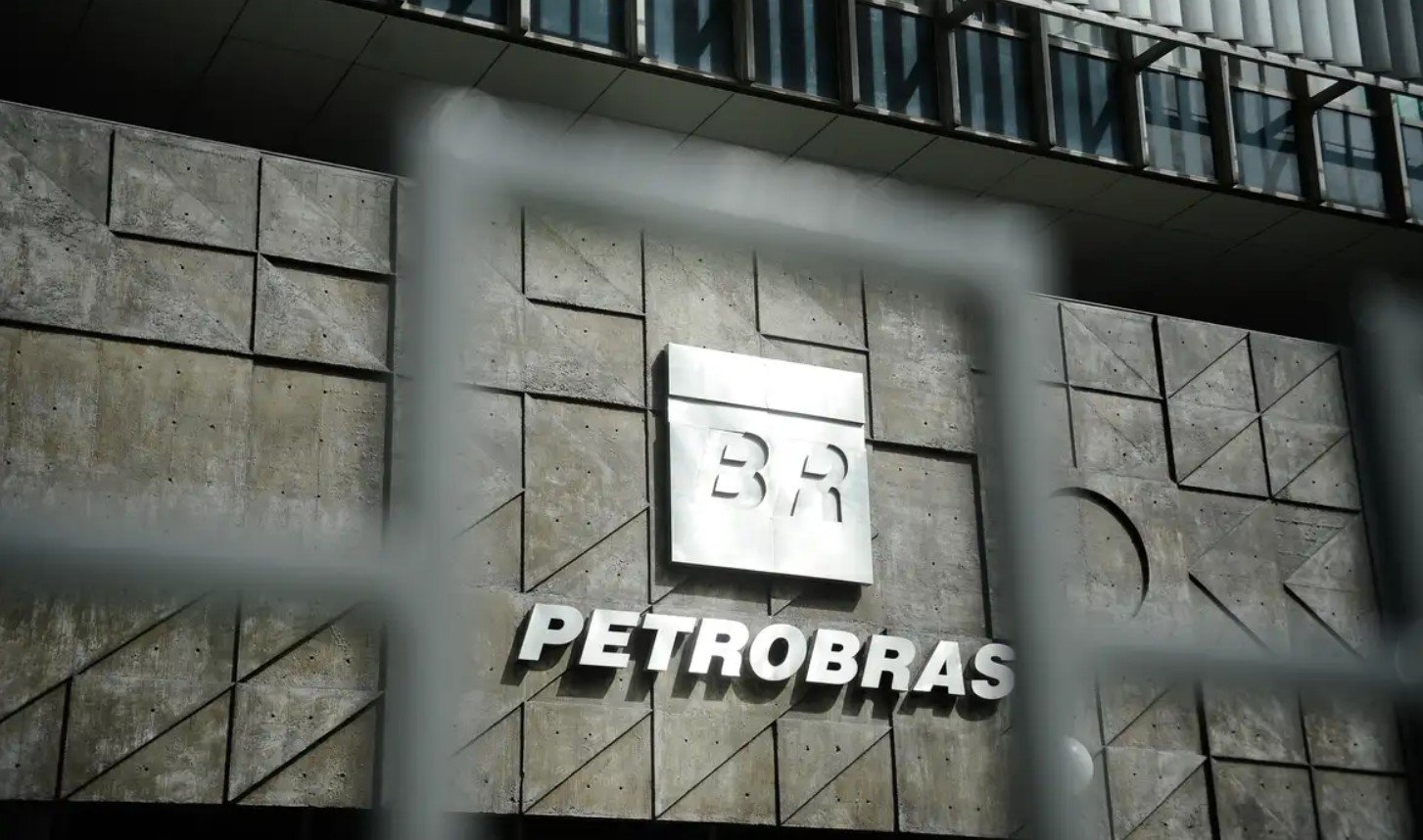 Petrobras registra queda de 70,6% no lucro em 2024
