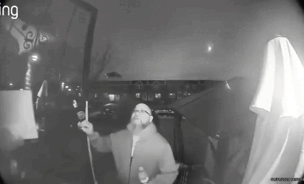 VÍDEO: Drone mostra cratera deixada por queda de avião na Filadélfia, nos EUA