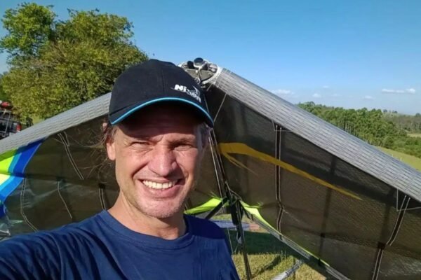 Brasileiro medalhista no mundial de Asa Delta morre após aterrizar em fio de alta tensão