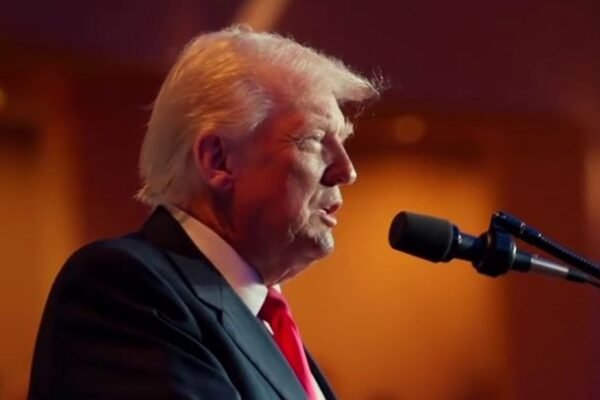 Trump cita Bolsonaro e Milei em discurso no CPAC 2025