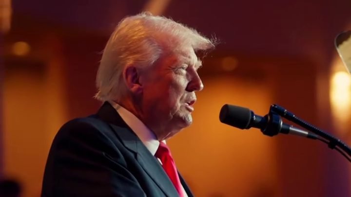 Trump cita Bolsonaro e Milei em discurso no CPAC 2025