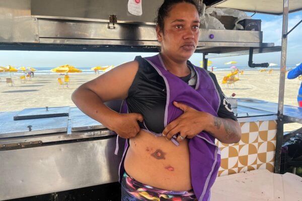 Raio cai em praia de SP durante tempestade e deixa feridos; ASSISTA Raio cai em praia de SP durante tempestade e deixa feridos; ASSISTA