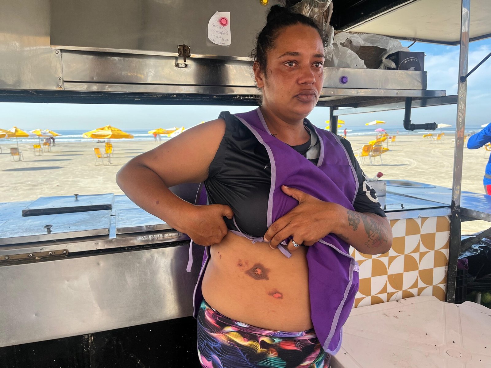 Raio cai em praia de SP durante tempestade e deixa feridos; ASSISTA