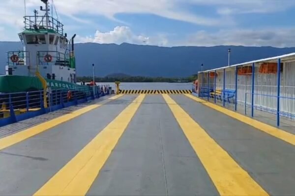 Travessia entre Bertioga e Guarujá ganha nova balsa
