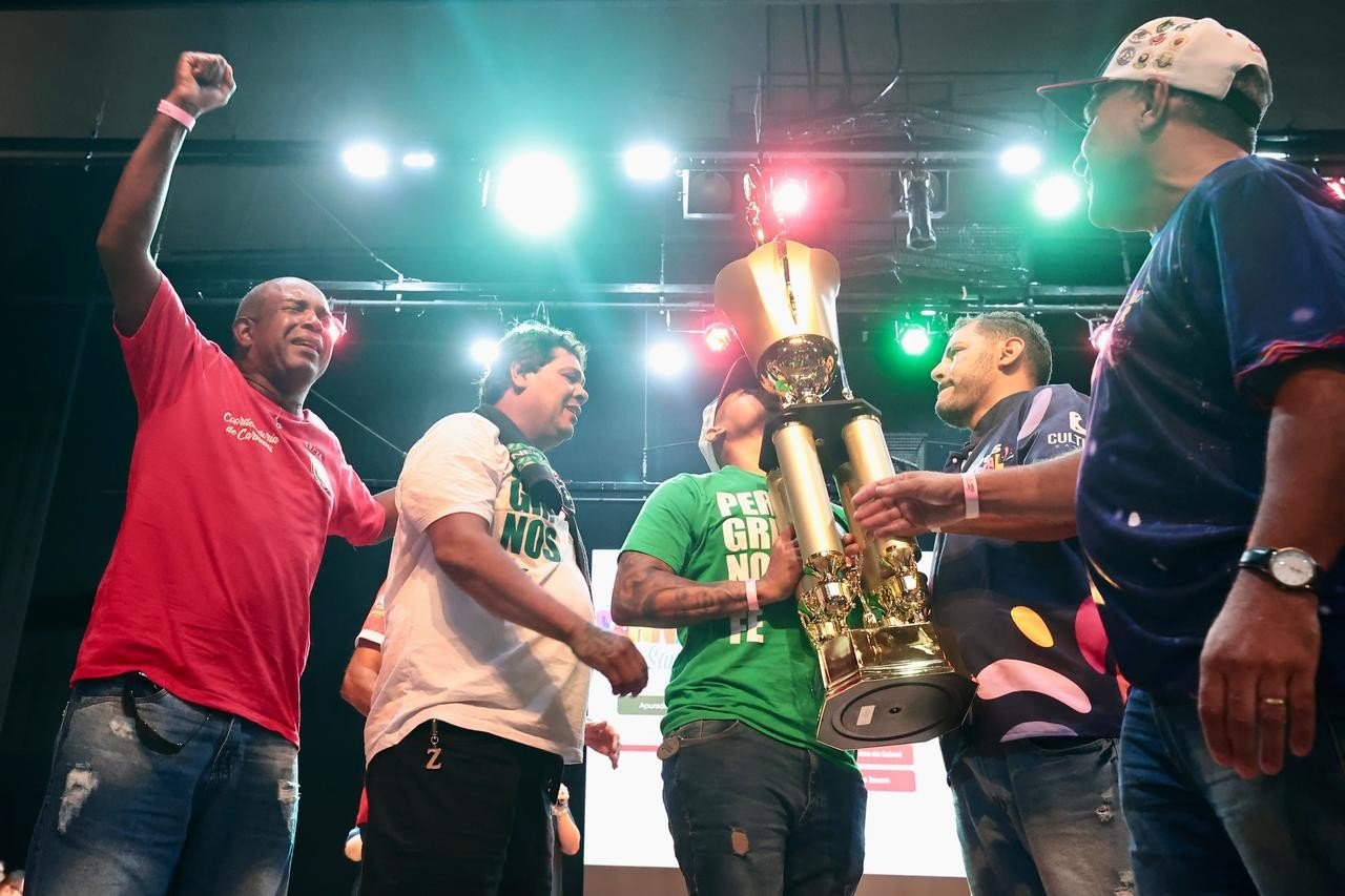 X-9 é campeã do Carnaval de Santos em 2025
