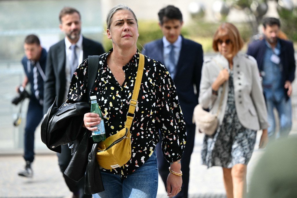 Filha de Pélicot, condenado por drogar a mulher para que estranhos a estuprassem, denuncia o pai por abuso sexual