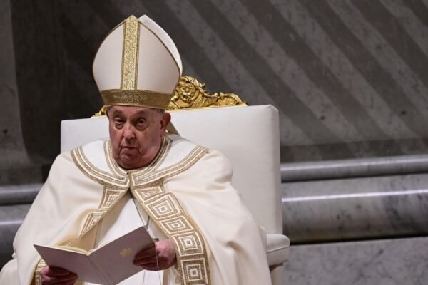 Papa Francisco passa noite tranquila, diz Vaticano