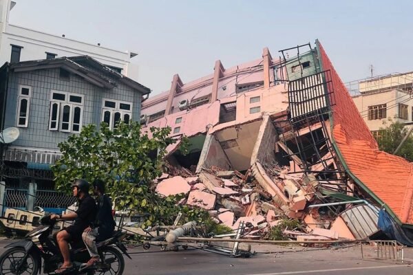 Mortos enquanto rezavam, torre de aeroporto no chão e desabamento de arranha-céu: o cenário pós-terremoto na Ásia
