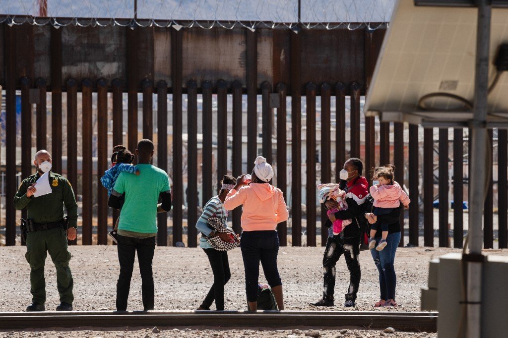 Governo Trump vai reabrir centro de detenção para famílias de imigrantes no Texas, diz jornal