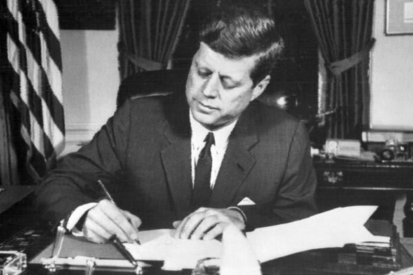 Arquivos secretos sobre o assassinato de Kennedy citam Brasil; veja