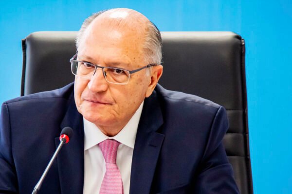 Governo zera tarifa de importação do café e de mais 8 alimentos