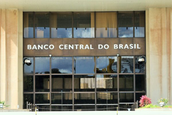 Índice de Atividade Econômica do Brasil cresce menos de 1% em janeiro
