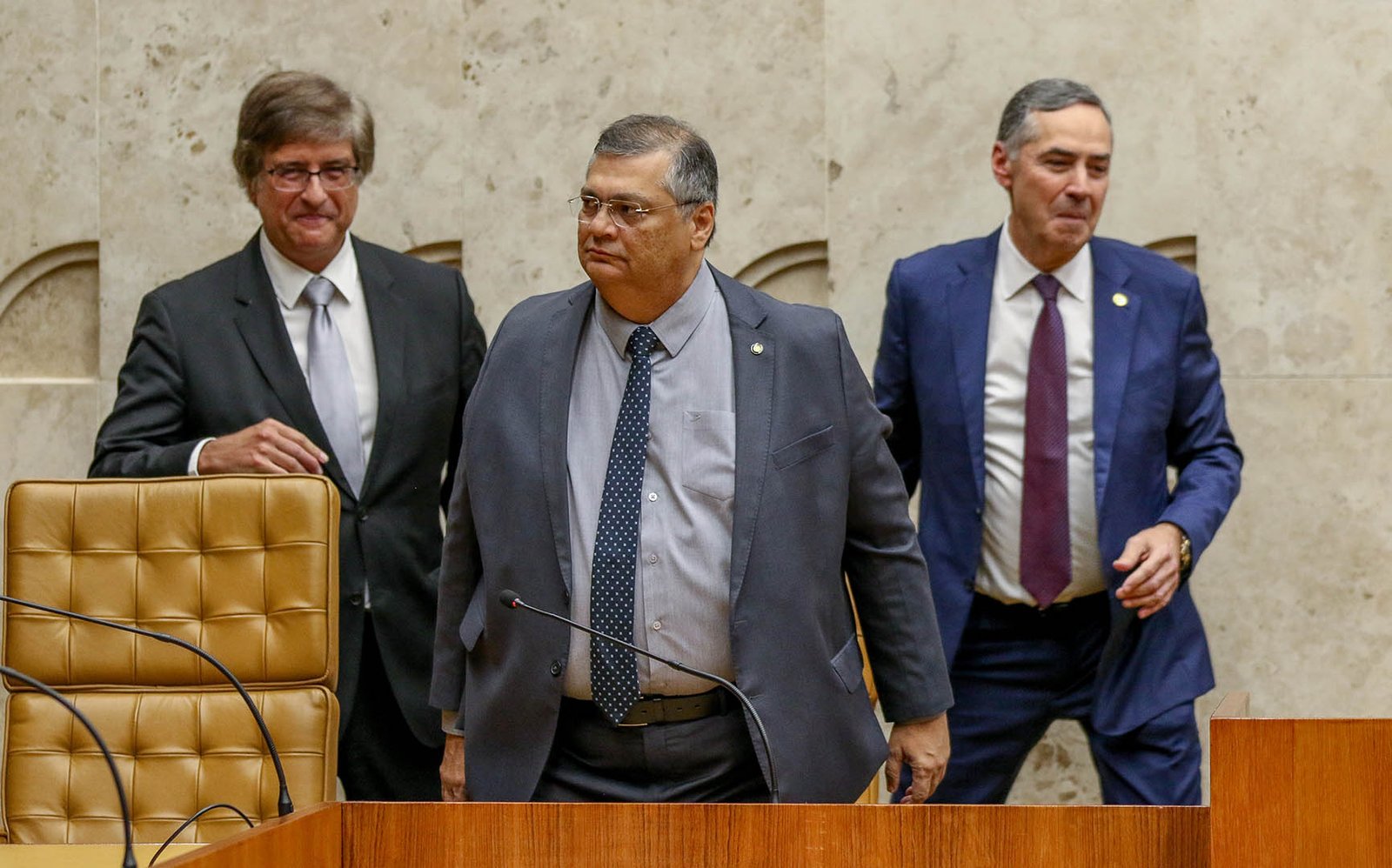 Barroso mantém Dino e Zanin em julgamento de Bolsonaro por suposta tentativa de golpe