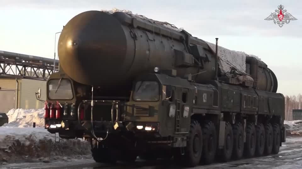 Rússia posiciona mísseis balísticos intercontinentais em manobra militar, diz agência estatal