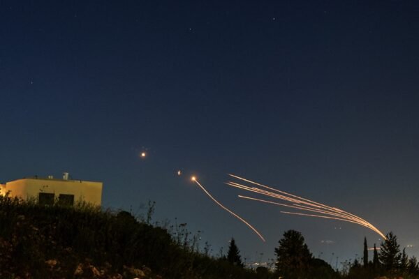 Israel intercepta míssil do Iêmen; Houthis assumem responsabilidade por ataque